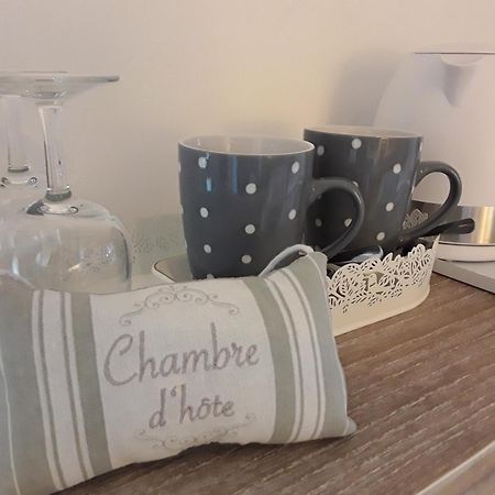 La Belle Ame Bed and Breakfast Saint-Priest-des-Champs Værelse billede