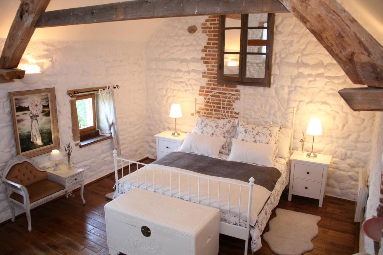 La Belle Ame Bed and Breakfast Saint-Priest-des-Champs Værelse billede