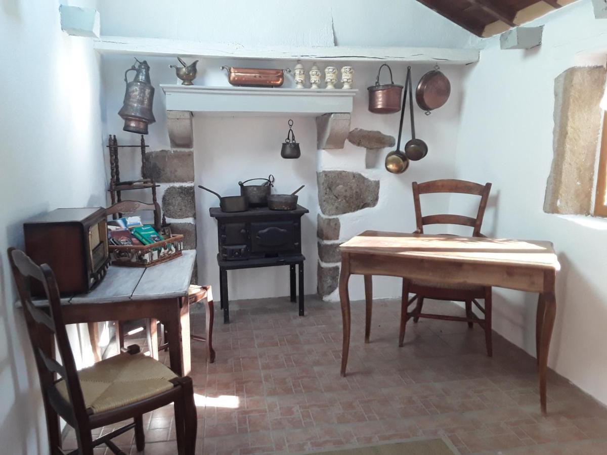 La Belle Ame Bed and Breakfast Saint-Priest-des-Champs Eksteriør billede