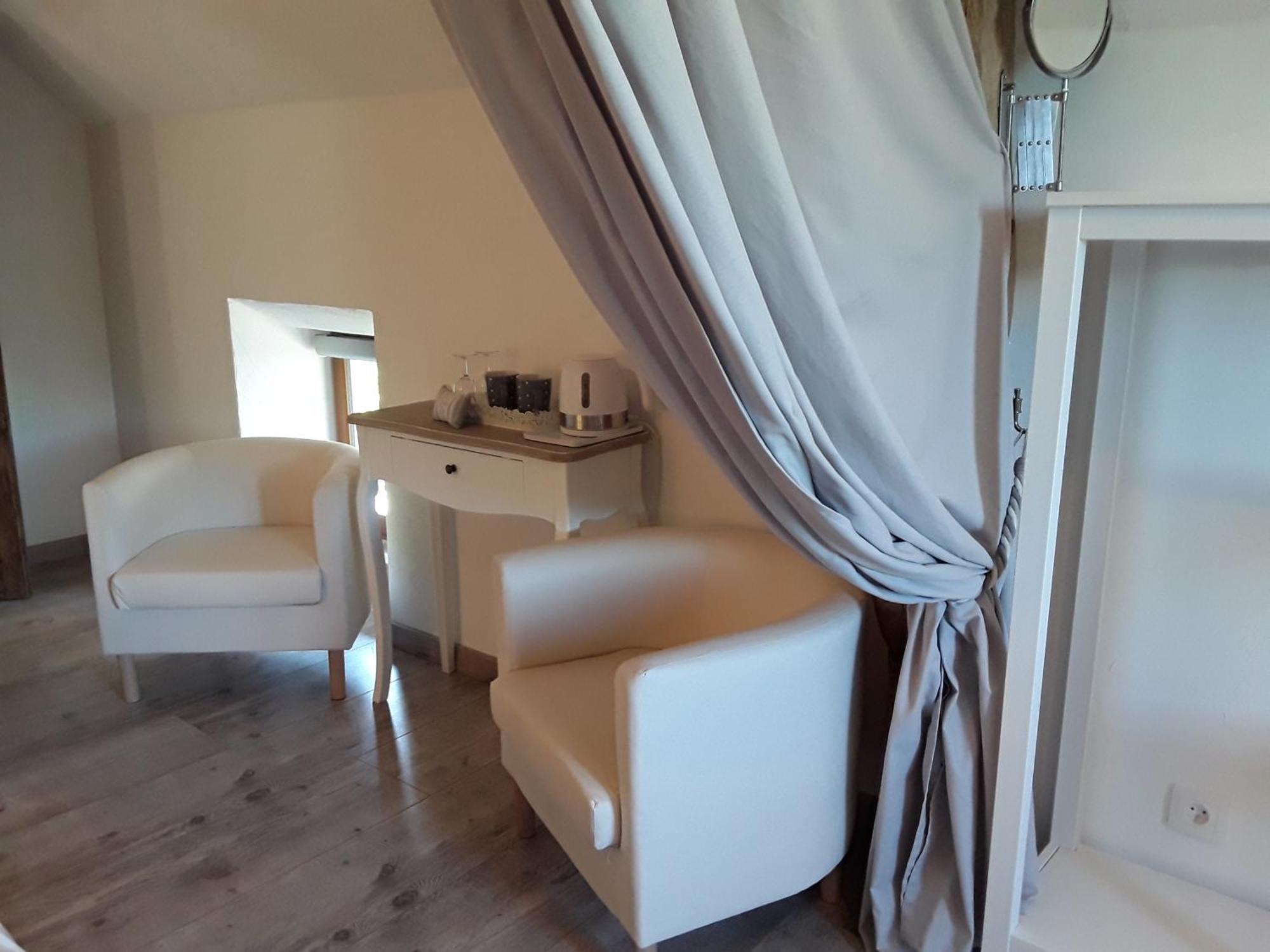La Belle Ame Bed and Breakfast Saint-Priest-des-Champs Værelse billede