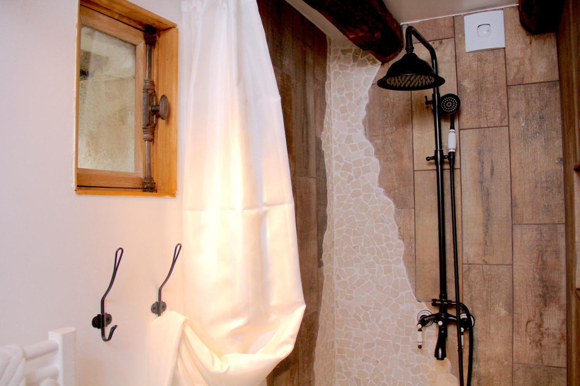 La Belle Ame Bed and Breakfast Saint-Priest-des-Champs Værelse billede