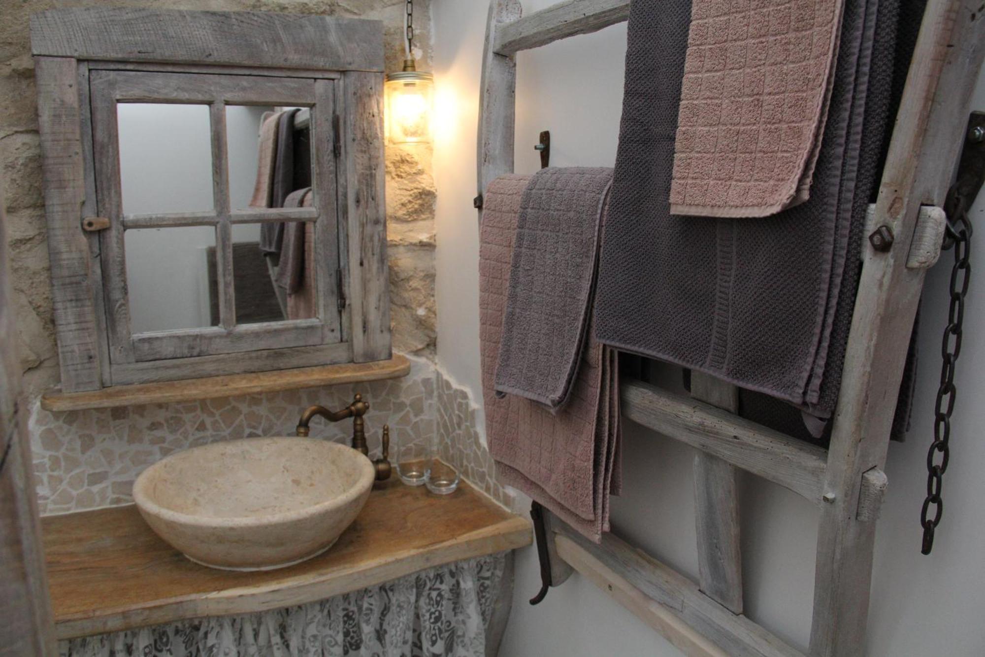 La Belle Ame Bed and Breakfast Saint-Priest-des-Champs Værelse billede